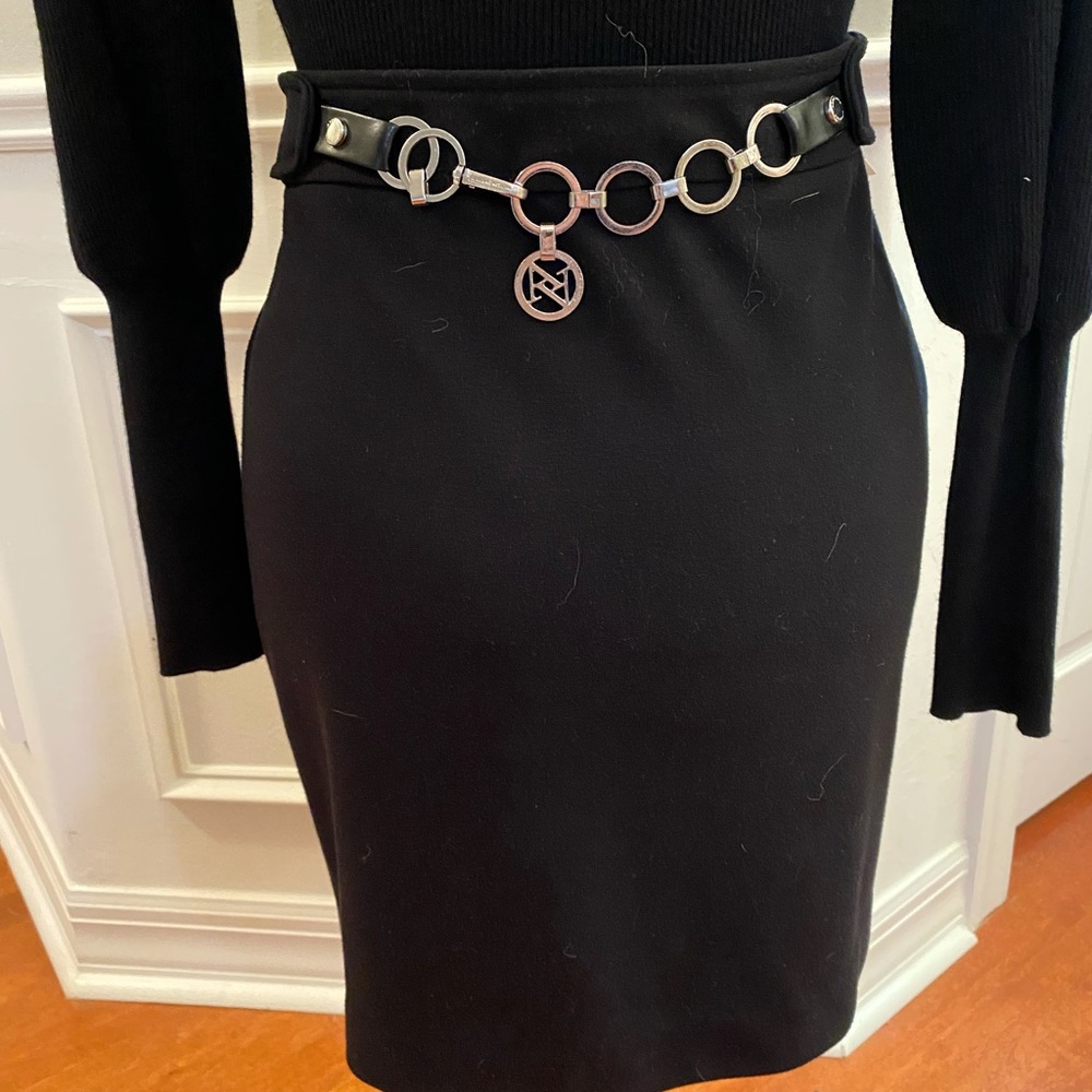 Adrienne Vittadini shapely, warmer knit but stretchy skirt. Excellent condition